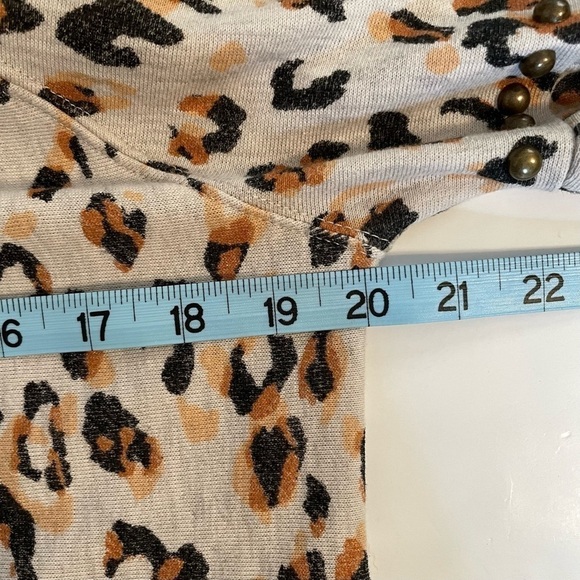 Democracy Animal Print Puff Sleeve Soft Comfy Long Sleeve Crewneck Shirt Sz MED - Picture 10 of 11